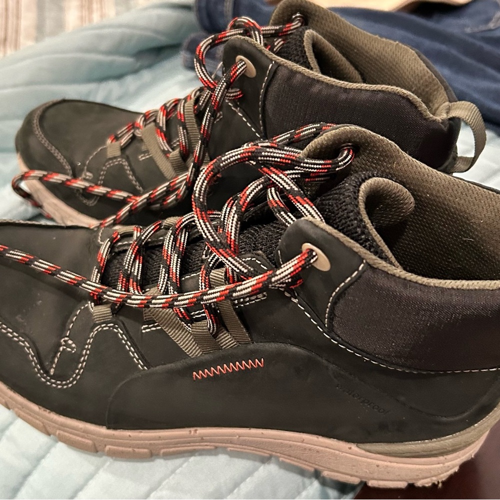 Clark’s Suede boots size 7.5